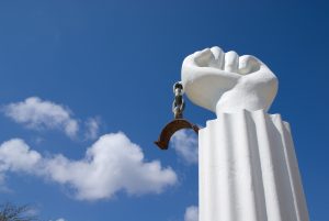 De herdenking van de slavernij op curaçao.